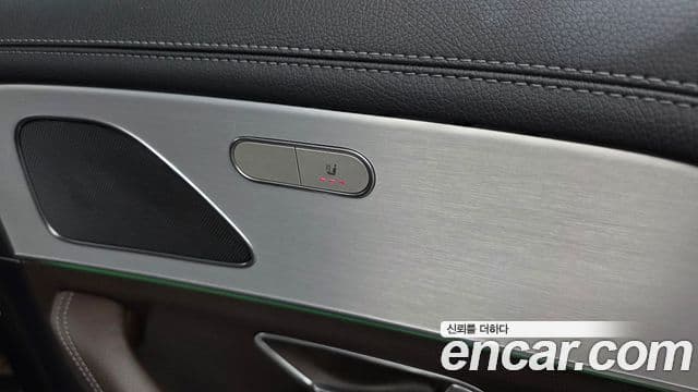 Mercedes-Benz GLE-Class 2021 — Photo 16/20