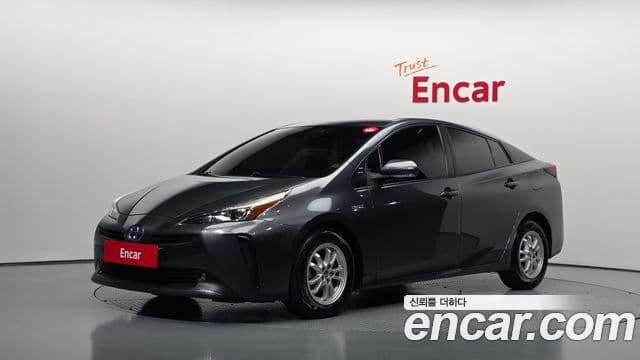 Toyota Prius 2019 — Фото 1/20