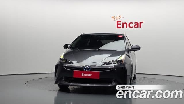 Toyota Prius 2019 — Фото 3/20