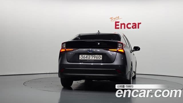Toyota Prius 2019 — Фото 4/20