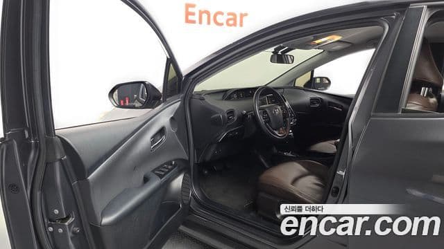 Toyota Prius 2019 — Фото 10/20