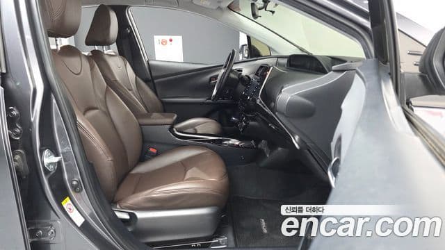 Toyota Prius 2019 — Фото 11/20