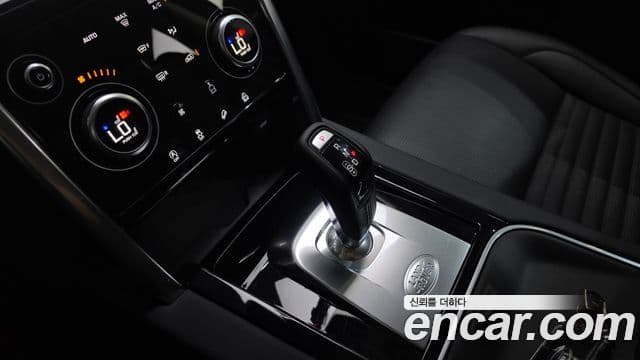Land Rover Discovery Sport 2020 — Фото 8/20