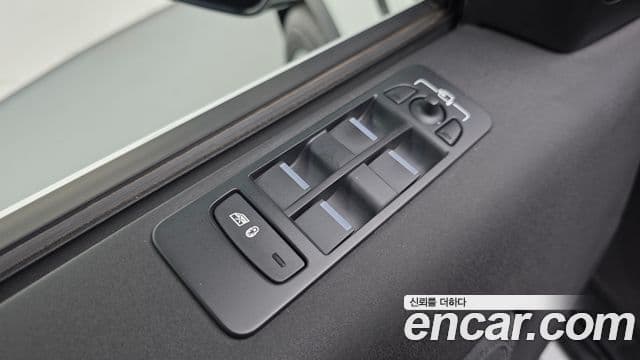 Land Rover Discovery Sport 2020 — Фото 13/20