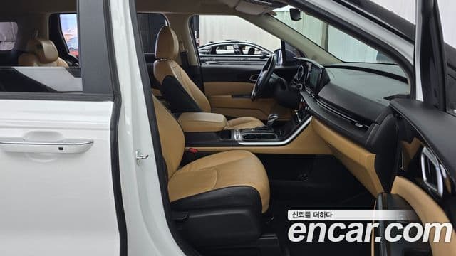 Kia Carnival 2022 — ფოტო 9/31