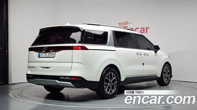 Kia Carnival 2021 — Фото 2/20