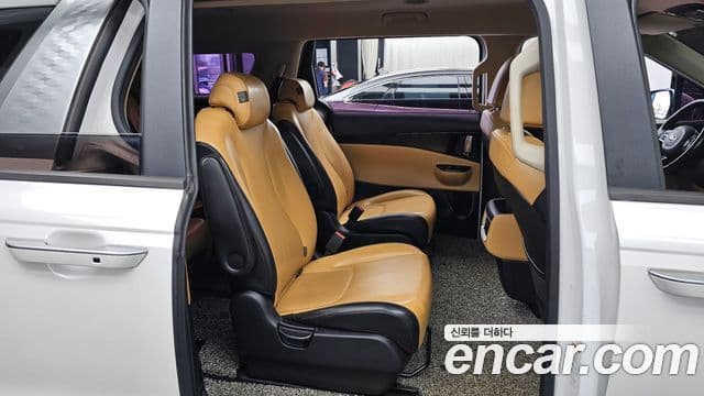 Kia Carnival 2021 — Фото 12/20