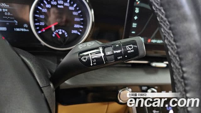 Kia Carnival 2021 — Şəkil 25/34
