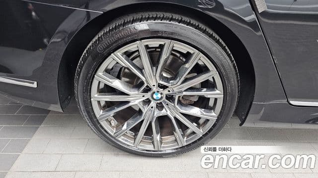 BMW 7 Series 2019 — Photo 15/20