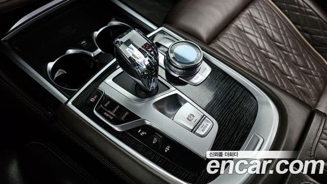 BMW 7 Series 2019 — Photo 10/20