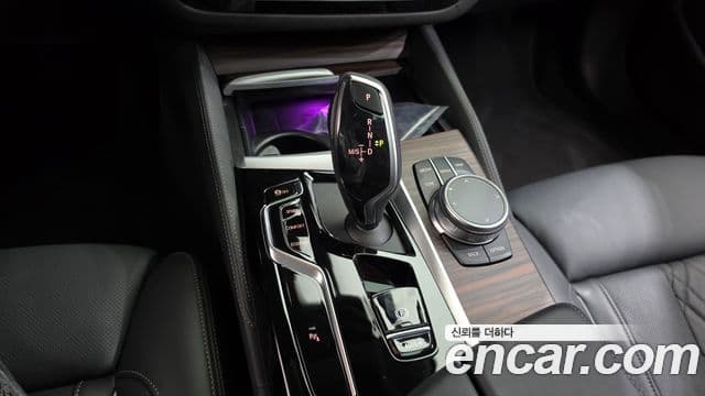 BMW 5 Series 2023 — Photo 25/36