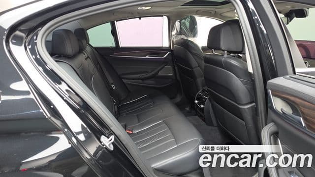 BMW 5 Series 2023 — Photo 13/36