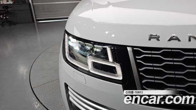 Land Rover Range Rover 2018 — ფოტო 32/36