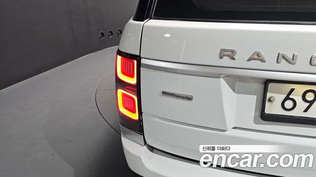 Land Rover Range Rover 2018 — ფოტო 20/36