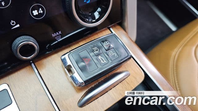 Land Rover Range Rover 2018 — ფოტო 11/36
