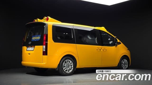 Hyundai Staria 2025 — Фото 2/20