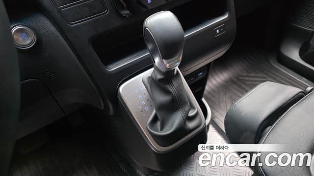 Hyundai Staria 2025 — Фото 9/20
