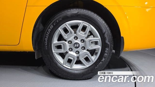 Hyundai Staria 2025 — ფოტო 7/34