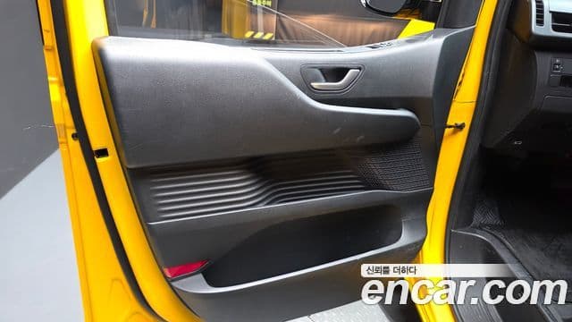 Hyundai Staria 2025 — ფოტო 21/34