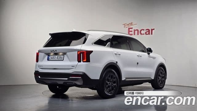 Kia Sorento 2023 — Фото 2/20