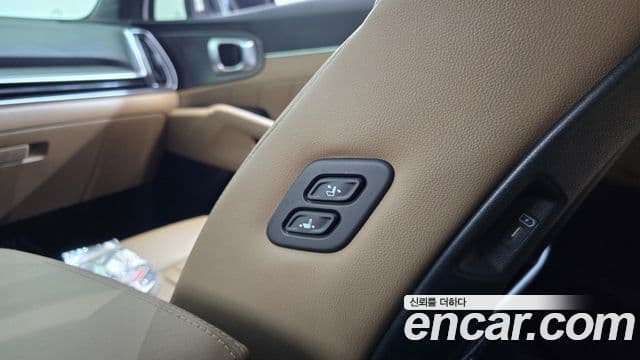 Kia Sorento 2023 — Фото 17/20
