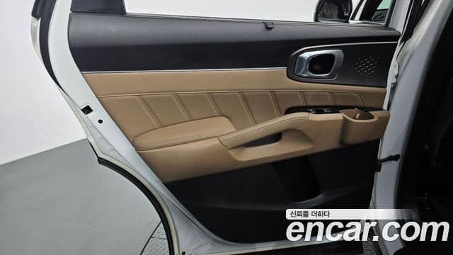 Kia Sorento 2023 — Photo 2/34