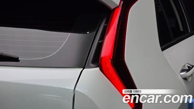 Kia Niro 2025 — ფოტო 18/38