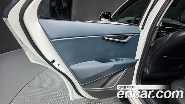 Kia Niro 2025 — ფოტო 30/38