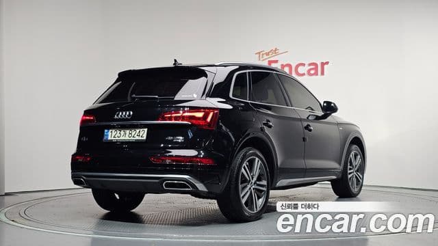 Audi Q5 2021 — ფოტო 8/20