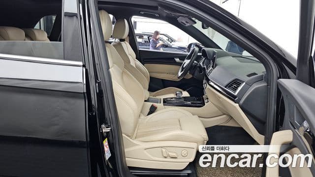 Audi Q5 2021 — ფოტო 14/20