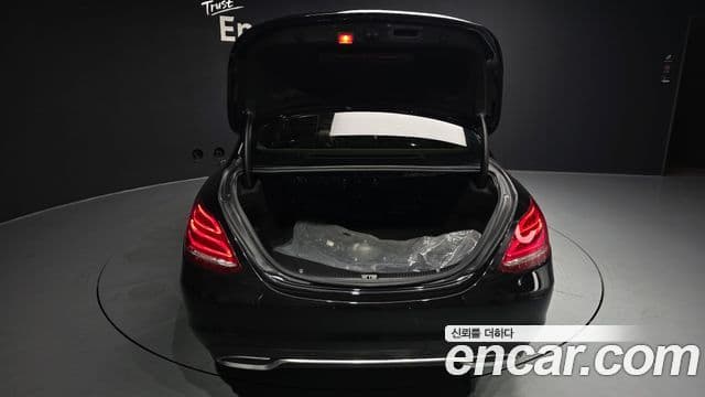 Mercedes-Benz C-Class 2018 — Şəkil 9/20
