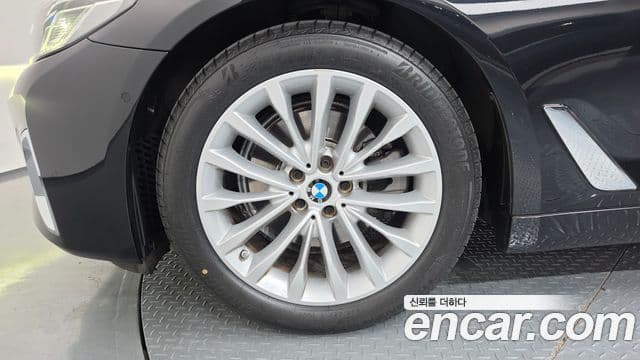 BMW 5 Series 2022 — ფოტო 2/20