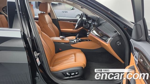 BMW 5 Series 2022 — ფოტო 14/20