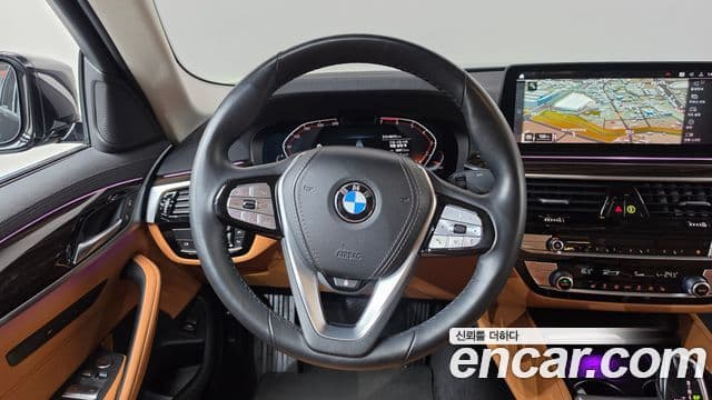 BMW 5 Series 2022 — ფოტო 17/20