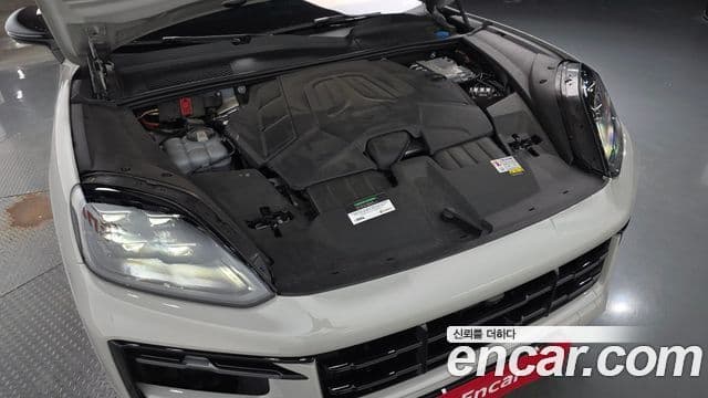 Porsche Cayenne 2024 — ფოტო 22/41