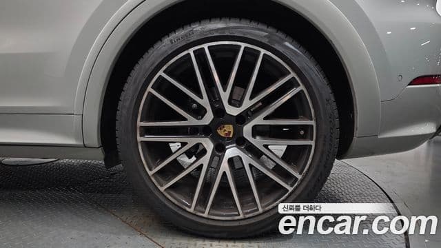 Porsche Cayenne 2024 — ფოტო 7/41