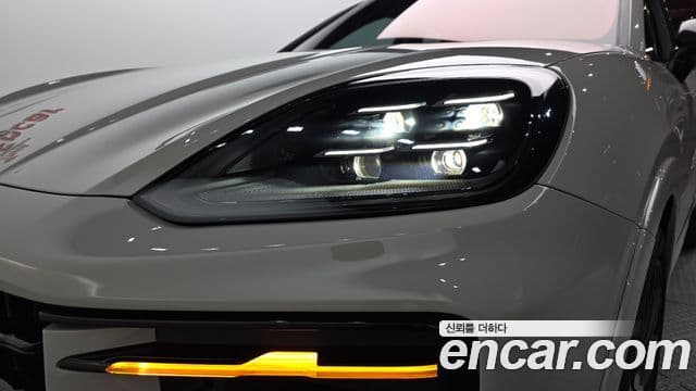 Porsche Cayenne 2024 — ფოტო 28/41