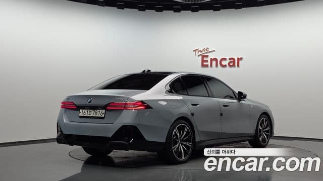 BMW 5 Series 2023 — Şəkil 15/39