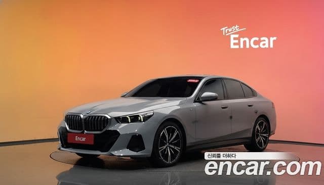 BMW 5 Series 2023 — Şəkil 18/39