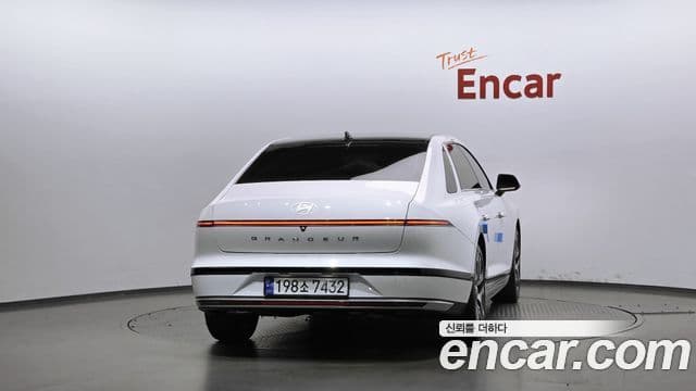 Hyundai Grandeur Hybrid 2024 — ფოტო 8/20