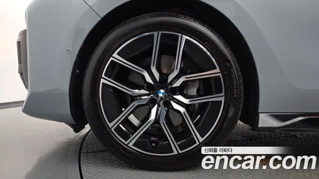 BMW 7 Series 2025 — Photo 34/37