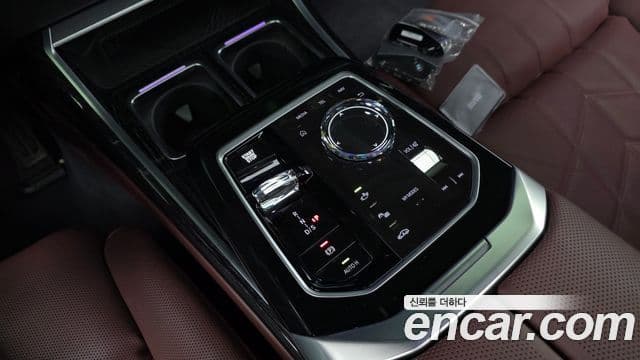 BMW 7 Series 2025 — Photo 8/37