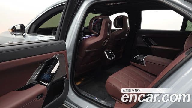 BMW 7 Series 2025 — Photo 33/37