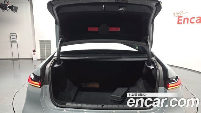 BMW 7 Series 2025 — Photo 12/37