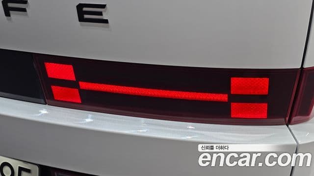 Hyundai Santa Fe 2024 — Photo 7/36