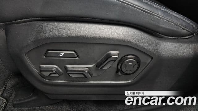 Hyundai Santa Fe 2024 — Photo 8/36