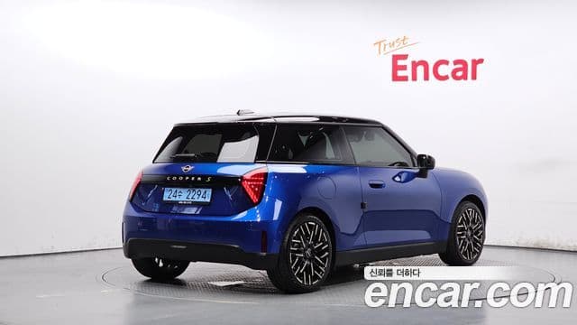 Mini Cooper Electric 2024 — ფოტო 26/34