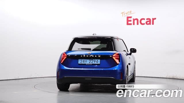 Mini Cooper Electric 2024 — ფოტო 32/34