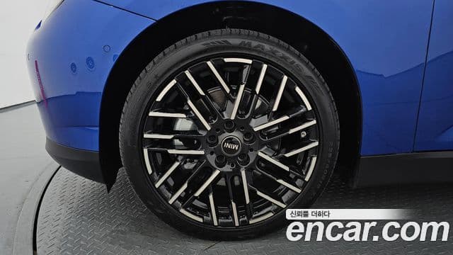 Mini Cooper Electric 2024 — ფოტო 14/34