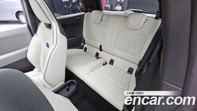 Mini Cooper Electric 2024 — ფოტო 33/34